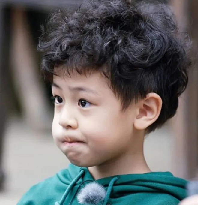 Các kiểu tóc đẹp cho bé trai 4 tuổi – tổng hợp 12 phong cách được mẹ trẻ mê tít